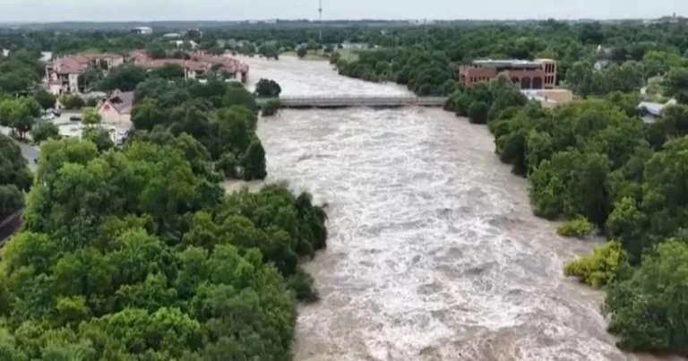 Banjir di Texas Menewaskan 80 Orang, Trump Tandatangani Deklarasi Bencana Besar