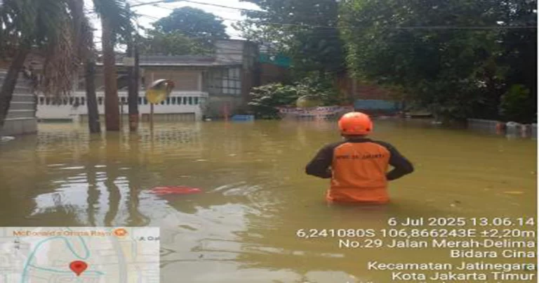 Curah Hujan Tinggi Hingga Kiriman Air dari Bogor Menyebabkan Banjir Sejumlah Wilayah di Jakarta