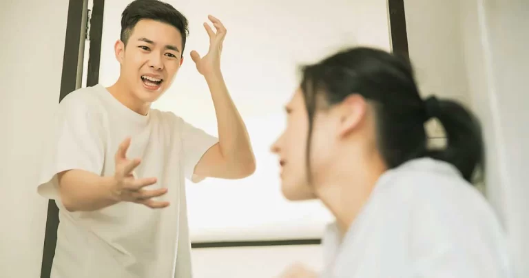 Dalam Hubungan Suami Istri, 4 Sikap Istri Ini Paling Menyakiti Hati Suami — Segera Hentikan!