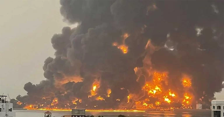 Israel Bombardir Yaman! Pelabuhan dan Kapal Diserang, Laut Merah Kian Membara