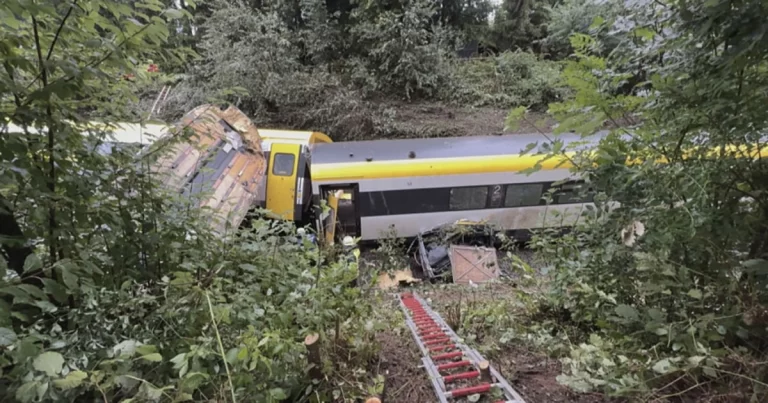Dilanda Hujan Deras dan Longsor, Kereta Anjlok di Jerman:  3 Orang Tewas, 50 Terluka