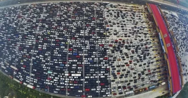 Kemacetan Terpanjang di Dunia Berlangsung 12 Hari, Membentang Hingga 100 Km