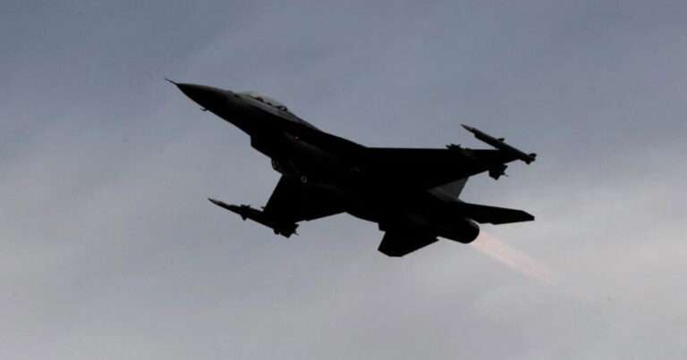 Perang Meletus di Asia Tenggara: Jet Tempur F-16 Thailand Hancurkan Markas Kamboja dalam 7 Menit!