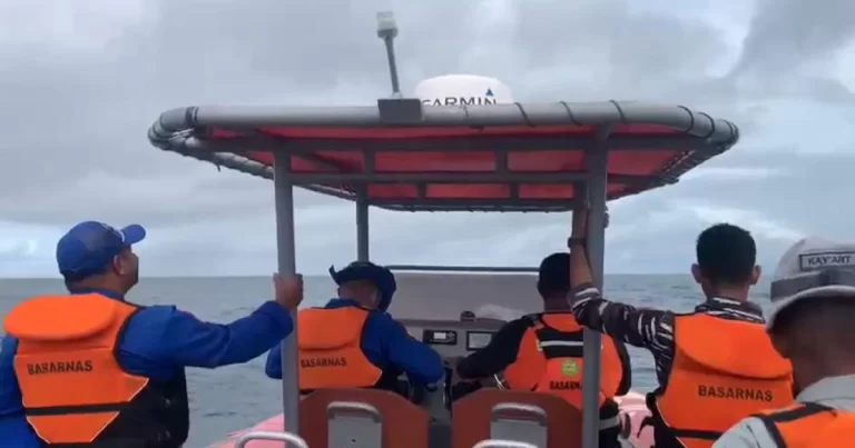 Longboat  Terbalik di Perairan Maluku Tenggara, 10 Penumpang Selamat, 2 Orang Meninggal Dunia