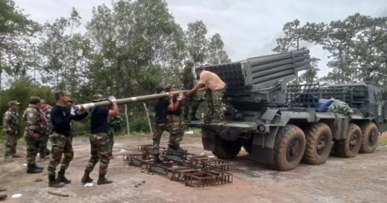 Kamboja Bombardir Rumah-rumah Warga sipil dengan Roket,  Jet Tempur F-16 Thailand Hancurkan Fasilitas Militer Kamboja