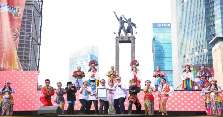 Tampilkan 7.000 Pesilat dan Penari di Bundaran HI, Pemprov DKI Raih Rekor MURI