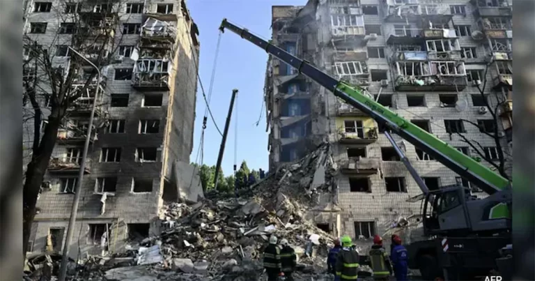 Rusia Menolak Perundingan, Meluncurkan Serangan Terbesar ke Ukraina