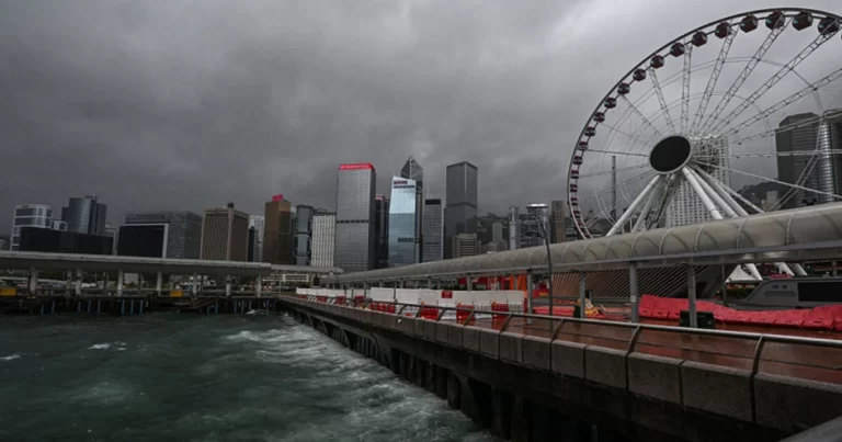 Topan Wipha Menerjang – Shenzhen, Tiongkok  Dilanda Angin Badai Berkecepatan 14 Skala Beaufort, Melemah Menjadi Topan Ringan Saat Mendarat di Taishan