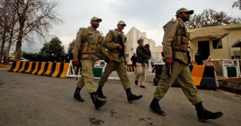 Tentara Pakistan Membunuh 30 Militan yang Mencoba Menyeberang dari Afghanistan