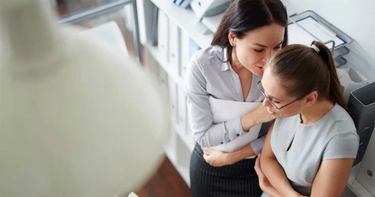 Tiga Kebiasaan Buruk Ini Mengungkap Hati yang Licik — Wanita dengan Sifat Seperti Ini Sebaiknya Jangan Dijadikan Teman Dekat
