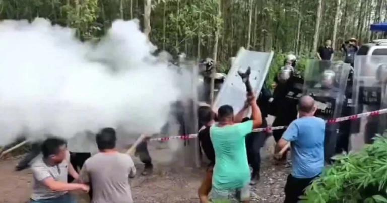 Warga Desa di Nanning, Guangxi, Tiongkok  Bentrok dengan Tim Penggusuran Paksa, Banyak yang Terluka
