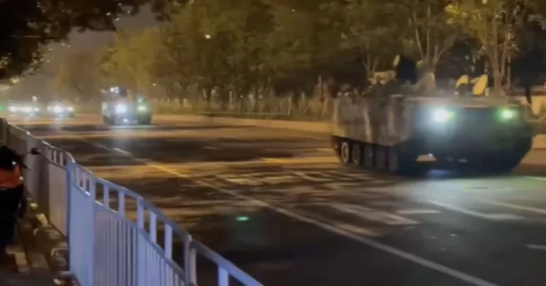 Sekitar Lapangan Tiananmen Kembali Ditutup, Muncul Banyak Kendaraan Militer