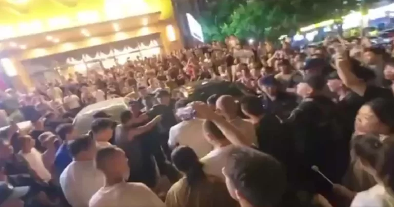 Ribuan Warga Kepung Polisi di Wuhan, Diduga karena Satpol PP Pukuli Ibu Hamil hingga Keguguran