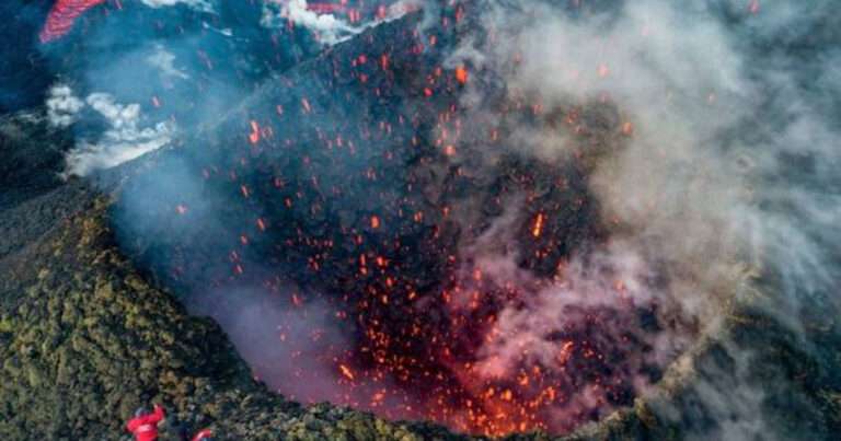 Setelah Rusia Dilanda Gempa Dahsyat, Gunung Berapi Tertinggi di Eurasia Meletus
