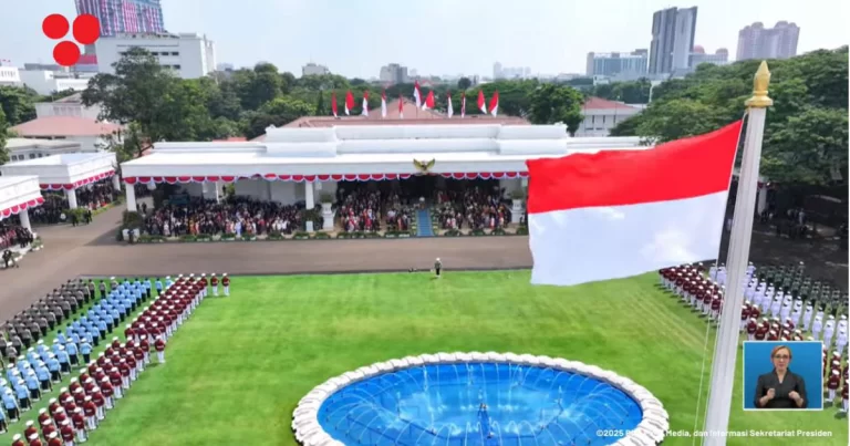 Pimpin Upacara Detik-detik HUT ke-80 RI di Istana Negara, Prabowo Kenakan Busana Adat Betawi dan Gibran Hadir dengan Busana Gayo