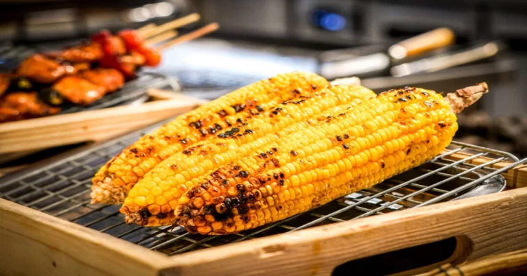 Cara Favorit Menikmati Jagung Bakar? Dipanggang dengan Rasa Pedas