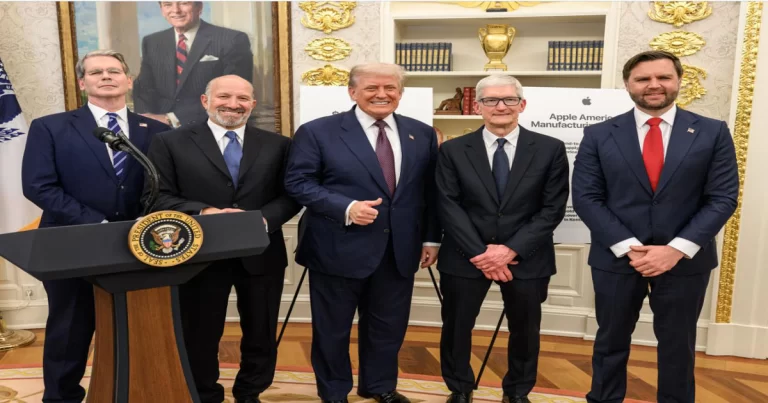 Trump Umumkan Rencana Investasi Tambahan Apple Senilai 100 Miliar Dolar AS di Amerika Serikat