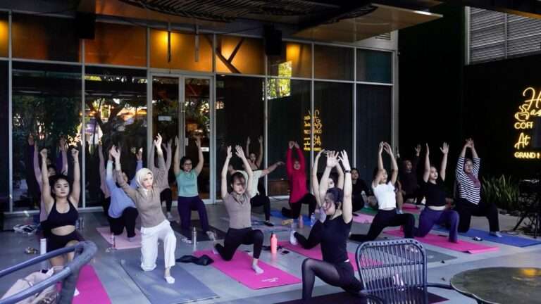 Mercure Surabaya Grand Mirama & Harsha Shala Hadirkan Yoga di Tengah Kota
