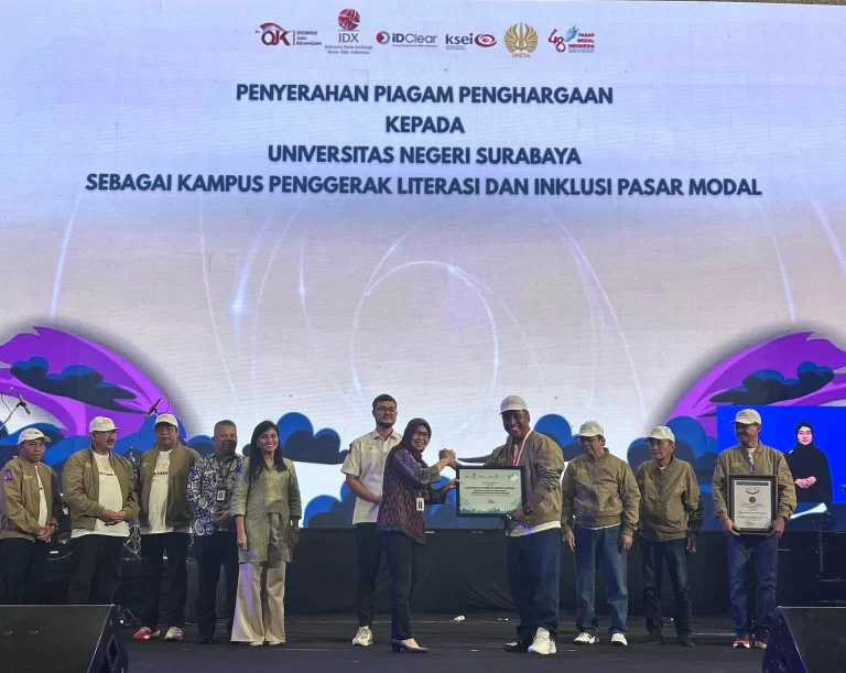 UNESA Raih Penghargaan dari Pasar Modal Indonesia sebagai Kampus Penggerak Literasi dan Inklusi Pasar Modal