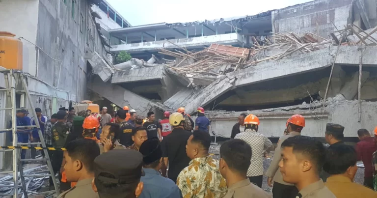 Bangunan Ponpes Al Khoziny di Sidoarjo Runtuh, 102 Jiwa Korban Dievakuasi, 1 Orang Meninggal Dunia dan 38 Orang Diduga Terjebak 