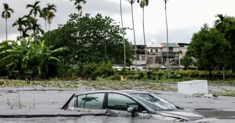 Video: Banjir Menembus Pintu Hotel Saat Topan Super Ragasa Melanda Hong Kong