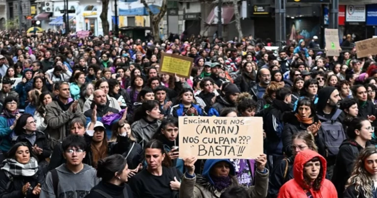 Ribuan Orang Berunjuk Rasa di Argentina Setelah Geng Narkoba Menyiarkan Langsung Penyiksaan dan Pembunuhan Tiga Orang Gadis