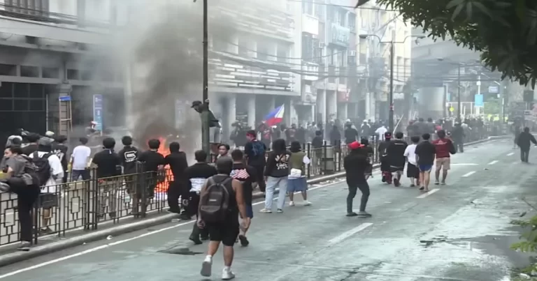Filipina Memanas! Demo Rusuh Hingga Bentrok dengan Aparat, Puluhan Orang Ditangkap Dalam Aksi di Dekat Istana Kepresidenan