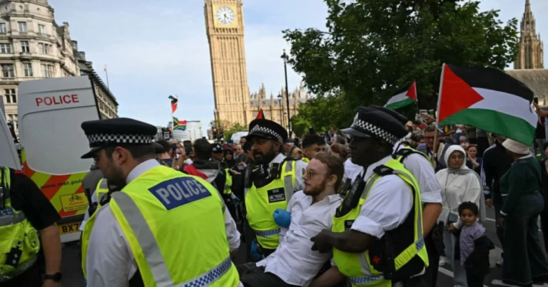 Aksi “Palestine Action” di Gedung Parlemen London, Polisi Inggris Tangkap 425 Orang