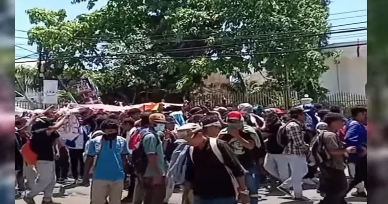 Demonstran Timor Leste Berjanji Terus Bergerak Hingga Rencana Pembelian Mobil Baru Anggota DPR Dibatalkan