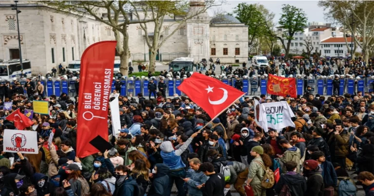 Akses ke Platform Media Sosial Dibatasi di Turkiye