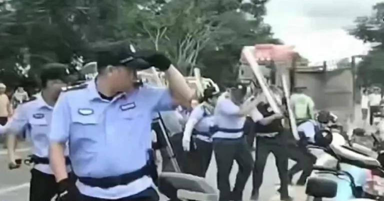 Warga Desa di Hainan, Tiongkok  Lawan Penggusuran Paksa, Hujani Polisi dengan Batu