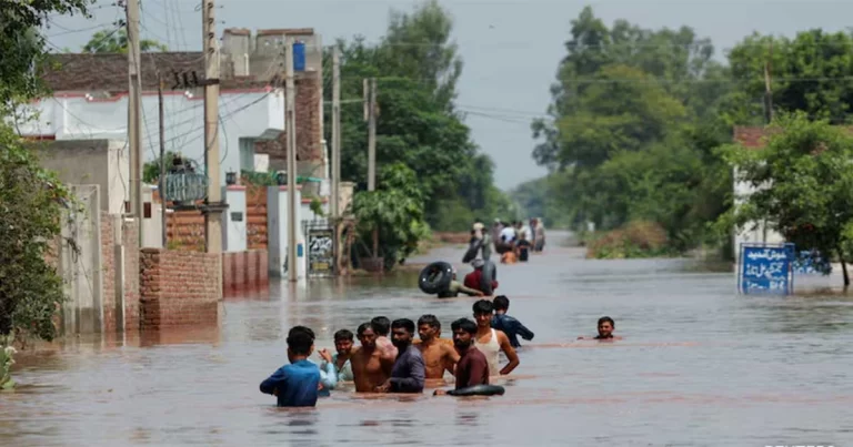Lebih dari 850 Orang Tewas, 2 Juta Orang Terdampak “Banjir Bersejarah” di Pakistan