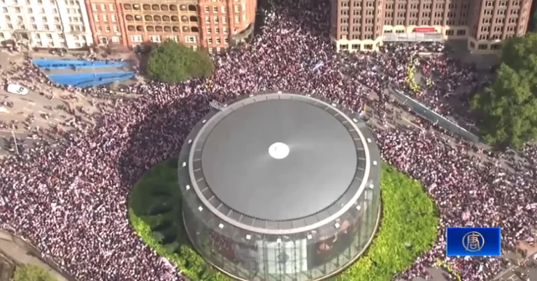 111.000 Ribu Orang Ikuti Pawai Akbar “Unite the Kingdom” di London