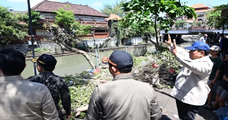 Presiden Prabowo Didampingi Kepala BNPB, Tinjau Lokasi Terdampak Banjir Denpasar