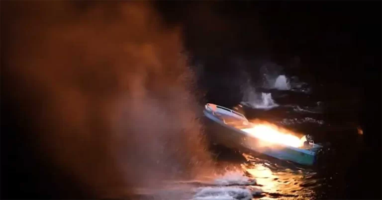 Video: Penjaga Pantai AS Menyita Hampir 6000 Kg Kokain dari ‘Kapal Narkoba’ dan Bembakarnya