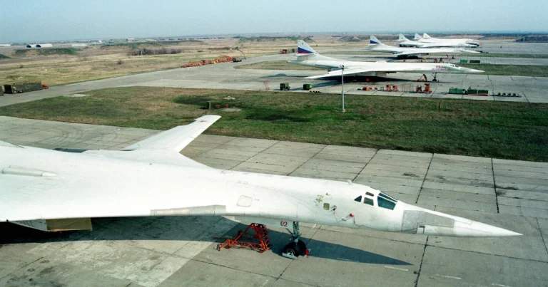 Pengebom Strategis Tu-160 Rusia Muncul di Laut Norwegia, Jet Tempur Nordik Terus Membuntuti