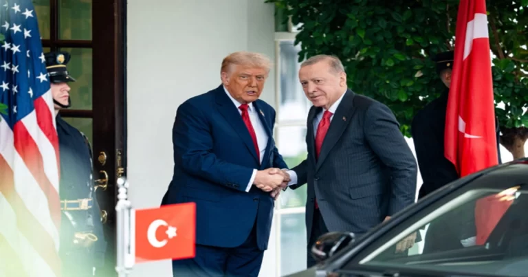 Trump Isyaratkan Kemungkinan Keringanan Sanksi untuk Turkiye dalam Pertemuan dengan Erdogan