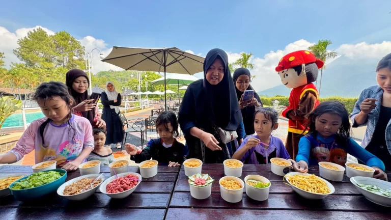 Dari “Fun Cooking” hingga Berbagi Kebahagiaan: Grand Whiz Hotel Trawas Rayakan Hari Nasi Goreng Nasional