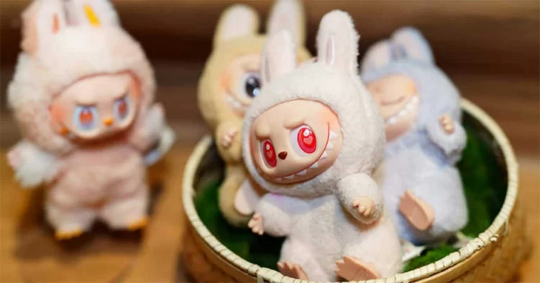 Wanita di Rusia Benar-benar Menjual Jiwanya demi Koleksi Boneka Labubu