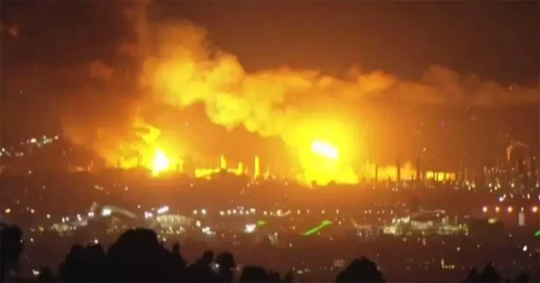 Video: Kebakaran Hebat Melanda Kilang Chevron Dekat Los Angeles