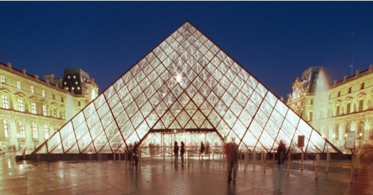Bagaimana Pencuri Bisa Masuk ke Museum Louvre Paris? Apa Saja Harta Karun yang Dicuri?