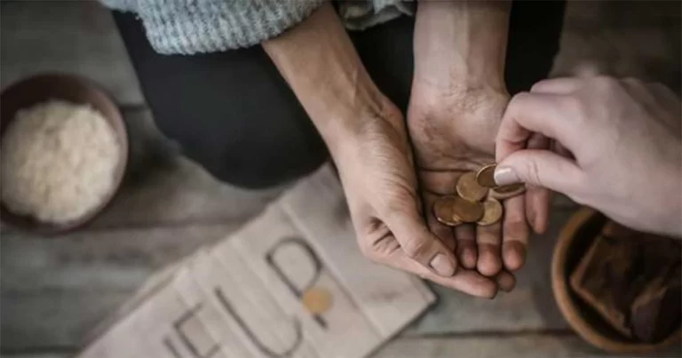 Masih Ada Banyak Orang di Dunia Ini yang Peduli dengan ‘Uang’ Recehan