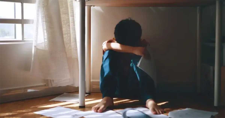 Mengapa Orang Tua Berpendidikan Tinggi Justru Bisa Membesarkan Anak “Bermasalah”?