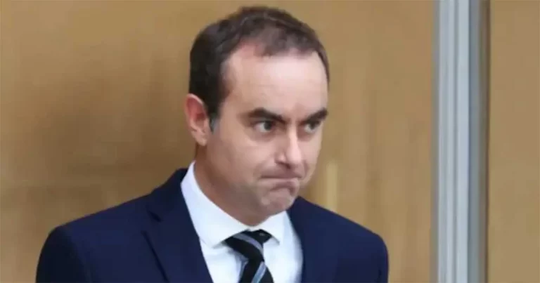 PM Prancis Mengundurkan Diri Beberapa Jam Setelah Mengumumkan Kabinet Baru