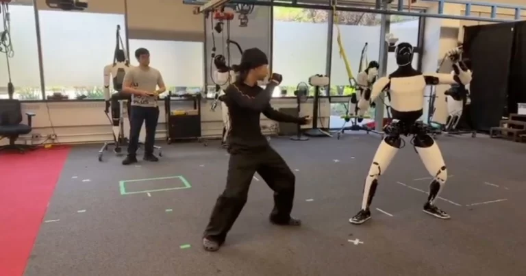 Robot Tesla Belajar Kungfu, Elon Musk: Sepenuhnya Digerakkan oleh AI (Video)