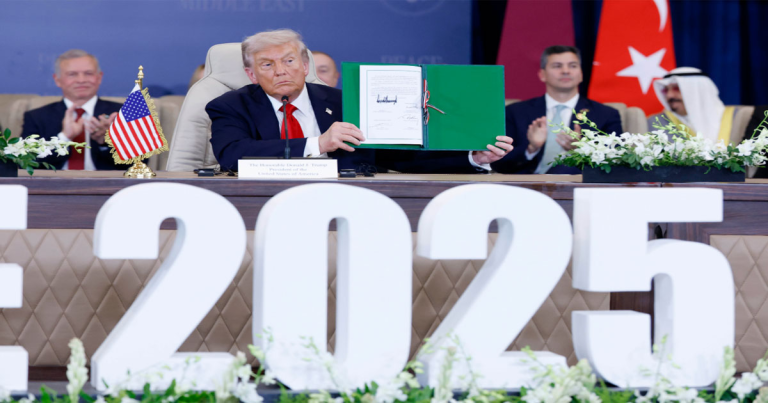 Merayakan Gencatan Senjata Israel–Hamas, Trump  Hadiri Upacara Penandatanganan di Mesir