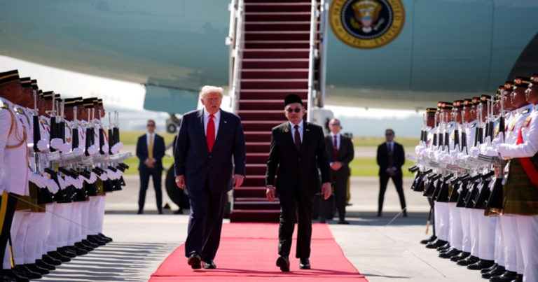 Trump Selesaikan Kunjungan ke Asia, Tandatangani Sejumlah Perjanjian