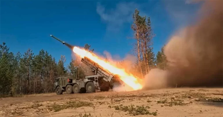 Ahli: Ukraina Dapat Menghancurkan Kilang Minyak dan Pangkalan Militer Rusia jika AS Memberikan Bantuan Intelijen dan Rudal