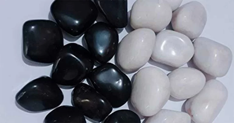 Batu Hitam dan Batu Putih
