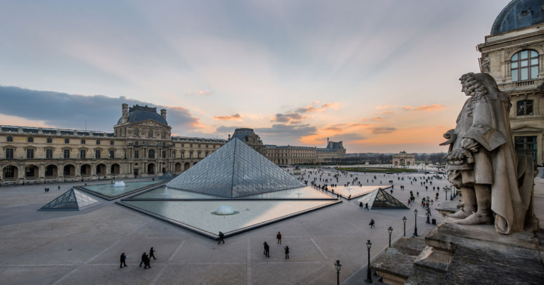 Perampokan Besar Abad Ini di Museum Louvre Alami Terobosan Besar: Dua Tersangka Ditangkap